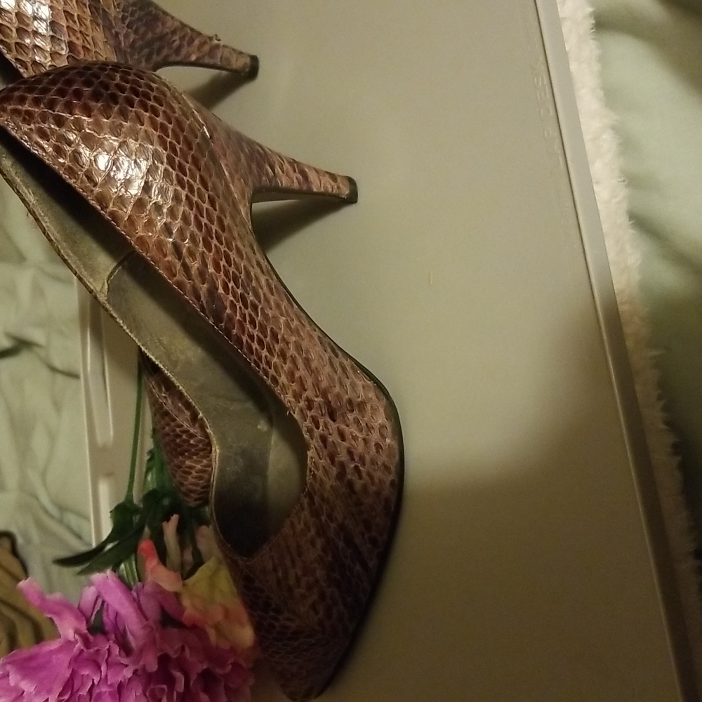 J. RENNE SHOES - Picture 2 of 8